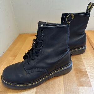 1460 SMOOTH LEATHER LACE UP BOOTS , Size US M 6